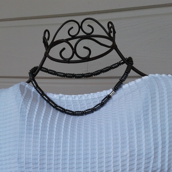 Unisex magnetic necklace with screw in clasp. - Picture 2 of 2